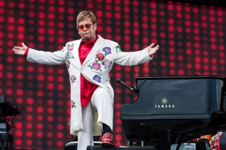 Nuovo album per Elton John, a novembre esce Diamonds